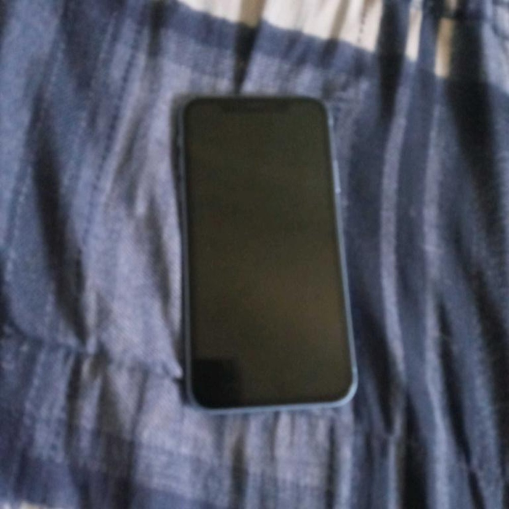 iPhone XR - Picture 1 of 2